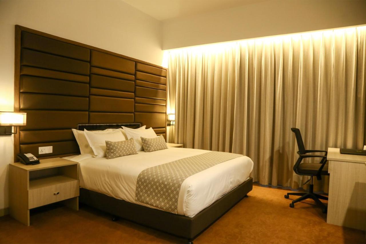 Best Western Sks Chattogram Chittagong Exteriör bild