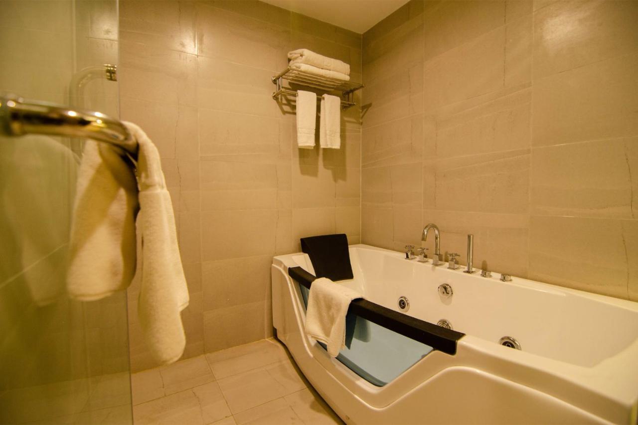Best Western Sks Chattogram Chittagong Exteriör bild